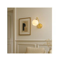 Kinkiet Argos minimalistyczny design, złoty